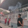 Datangi Stadion Bumi Sriwijaya, Suporter Singa Mania Sampaikan Pesan Khusus Ini Pada Coach Yoyo