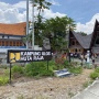 Di Kampung Ulos Hutaraja, Wisatawan Bisa Melihat Proses Kerajinan Tenun Sambil Menikmati Keindahan Danau Toba