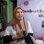 Kembangkan Ide Bisnis Kuliner, Emak-emak di Jaktim Antusias Belajar Buat Selendang Mayang