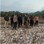 Aneh Banget! Baru Sehari Dibersihkan, Pantai Loji Sukabumi Kembali Dipenuhi Sampah