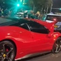 Video Detik-detik Mobil Ferrari Ringsek usai Tabrak Pemotor di Senayan, Pengemudi Mabuk hingga Hilang Kendali