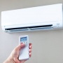 5 Rekomendasi AC 1/2 PK Hemat Listrik untuk Ruangan Kecil, Mulai 2015 Watt Saja!