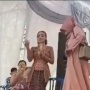Viral Video Emak-Emak Sawer Sinden dengan Cara Dilempar, Diduga Terjadi di Ngawi