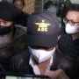 SYL Dijemput Paksa, Tangannya Terborgol Saat Tiba di Gedung Merah Putih