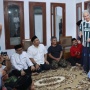 Pakai Jersey MU Saat Tidur di Rumah Warga, Ganjar Digoda Soal Kekalahan
