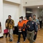 KPK Pamerkan Syahrul Yasin Limpo dengan Tangan Terborgol dan Kenakan Rompi Tahanan