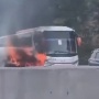 Breaking News! Mobil Minibus Terbakar di Tol Cipularang Arah Bandung, Arus Lalu Lintas Macet dari KM 88