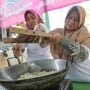 Tingkatkan Keterampilan, Para Istri-istri Nelayan Diberi Pelatihan Mengolah Keripik Pisang
