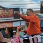 Profil Endang Suhendar, Pria yang Viral Bagi-bagi Uang dari Atas Mobil