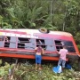 Bus Angkut 20 Siswa SMAN 1 Kuala Behe Landak Alami Kecelakaan Masuk Jurang