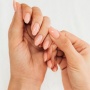 7 Inspirasi Warna Kuku di Bulan Februari: Romantis, Hangat, dan Elegan