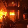 Kebakaran Warung di Perbatasan Surabaya-Gresik, Lalu Lintas Macet
