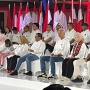 Perdana Bareng, Ganjar-Mahfud Kompak Tampil Casual Pakai Kemeja Putih dan Jeans di Acara Deklarasi Bersama Anak Muda