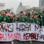 Mengapa Revolusi Tidak Lahir dari Tagar