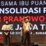 Kecewa dengan Gibran, Relawan Jokowi Nekat Buka Baju di Atas Panggung