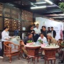 Habis Keringetan Jalani Tes Kesehatan, Ganjar-Mahfud MD Nikmati Senja Sambil Minum Jamu