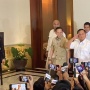 Niat Banget Prabowo Prank Wartawan! Awalnya Hormat, Ujung-ujungnya Malah Ngacir