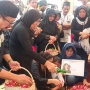 Tangis Orangtua Shena Malsiana Pecah di Pemakaman: Selamat Jalan The Creep