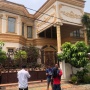 Firli Bahuri Malah Foto Bareng Ketua RT Saat Rumahnya Digeledah, Netizen Salfok: Lah Mirip Saykoji