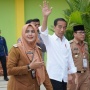 Kunjungi SMKN 3 Metro, Jokowi Dibuatkan Kemeja oleh Siswa