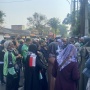 Sembari Bersholawat, Puluhan Simpatisan FPI Nantikan Kebebasan Munarman di Lapas Salemba
