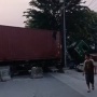 Truk Kontainer Tabrak Barier Beton Proyek SPAM Jatiluhur di Kranji: Tak Ada Korban Jiwa, Arus Lalin Macet