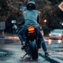 3 Tips Bantu Pemotor Tetap Aman saat Berkendara di Musim Hujan, Nggak Perlu Ribet