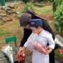 Nangis di Makam Vanessa Angel, Oma Gala Sebut Gala Sky Minta Telepon Ayahnya