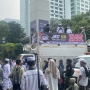 Demo di Lokasi Konser Coldplay Ricuh, Polisi dan Massa Aksi Saling Dorong