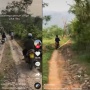 Rombongan Pengantin Ini Lewati Jalan Lika-liku Menuju Rumah Calon Istri