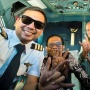 Sosok Capt. Widiyatno dan Co-Pilot Dirga, Pilot Garuda yang Pose 3 Jari Bareng Mahfud MD