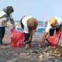 G-Creasi Lakukan Gerakan Aksi Bersih Pantai Bersama Komunitas Peduli Lingkungan dan Warga