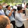 Bertemu di Rakornas TKN, Tangan Gibran Malah Bikin Prabowo Gagal Fokus