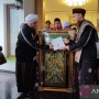 Sowan Ke Kediaman Habib Hussein Di Tuban, Kaesang Dititipi Kain Penutup Makam Rasul Untuk Jokowi