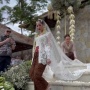 Potret Cantik BCL Nikah Bebalut Kebaya Kutu Baru, Ini Makna Kain Jumputan Merah di Perut