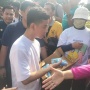 Aksi Gibran Bagi-bagi Susu Di Sudirman-Thamrin Kena Sindir Gilbert PDIP: Anies Saja Tak Pernah Memanfaatkan CFD