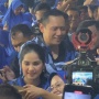 AHY Ajak Annisa Pohan Kampanye ke Pesanggrahan Jaksel, Warga Auto Berebut Selfie