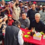 Ganjar Sarapan Nasi Uduk Pakai Jengkol di Pasar Proyek Lama Bekasi, Ada Warga yang Teriak Begini