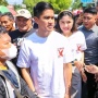 Setia Dampingi Kaesang Pangarep Jadi Ketum PSI, Gaya Simpel Erina Gudono Pakai Sandal Branded Rp10 Juta Jadi Perhatian