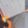 Hanya Karena Helm Tak Dikembalikan, Cewek Ini Nekat Bakar Ijazah Cowoknya