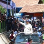 Prabowo Disambut Antusias Warga Kuningan, Ada yang Peluk hingga Selfie Bareng