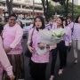 Pendukung Ganjar-Mahfud Pakai Kemeja Pink di JCC, Ada Young Lex dan Fico