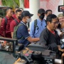 Datangi Posko Teuku Umar Sebelum Debat, Mahfud Kenakan Baju Kebanggaan Penuh Filosofi