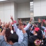 'Goyang' Lokasi Debat Cawapres di JCC, Pendukung Prabowo-Gibran Bawa Speaker hingga Joget-joget Dua Jari