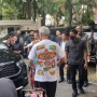 Datang ke Posko Teuku Umar Sebelum Debat Cawapres, Ganjar Pamer Kaos Bikinan Relawan: Keren!