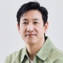 Pemakaman Lee Sun Kyun Diwarnai Isak Tangis, Tatapan Kim Nam Gil Kosong
