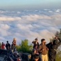 Gunung Telomoyo, Sajikan Pesona Sunrise dan Lautan Awan yang Memikat