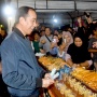 Intip Keseruan Jokowi Borong Corndog di Malam Tahun Baru 2024