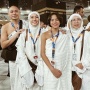 10 Potret BCL dan Tiko Aryawardhana Umrah di Akhir Tahun 2023, Ajak Ibu dan Anak