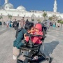Unggah Momen Bareng Moana saat Umrah, Teuku Ryan Ditagih Foto Bertiga: Ayolah...